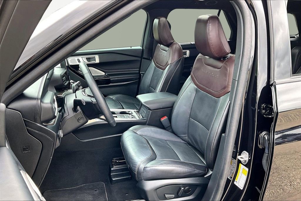 Certified 2023 Ford Explorer Platinum w/ Technology Package AWD/4WD image 25