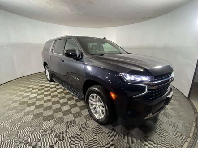 Used 2024 Chevrolet Suburban LT image 3