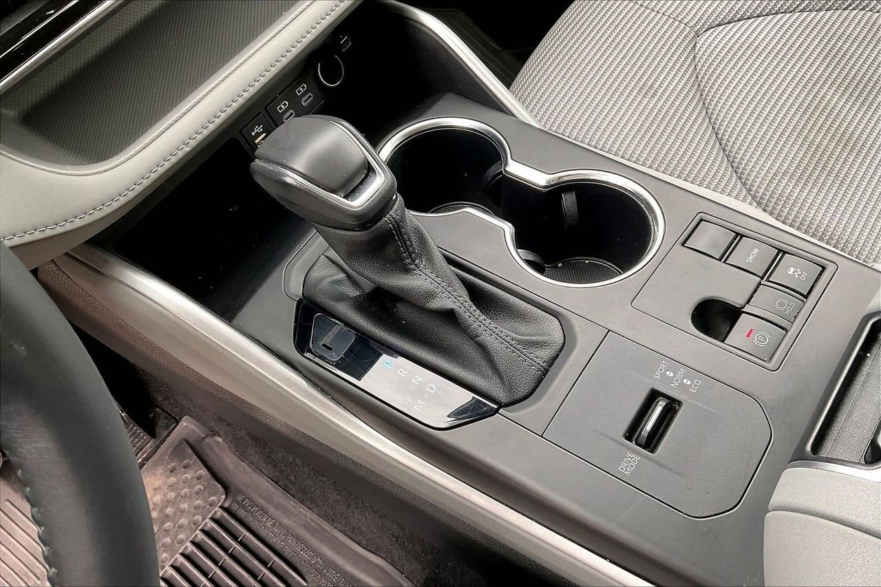 Used 2023 Toyota Highlander LE image 33