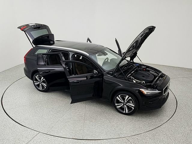Used 2025 Volvo V60 B5 Cross Country Plus AWD/4WD image 36