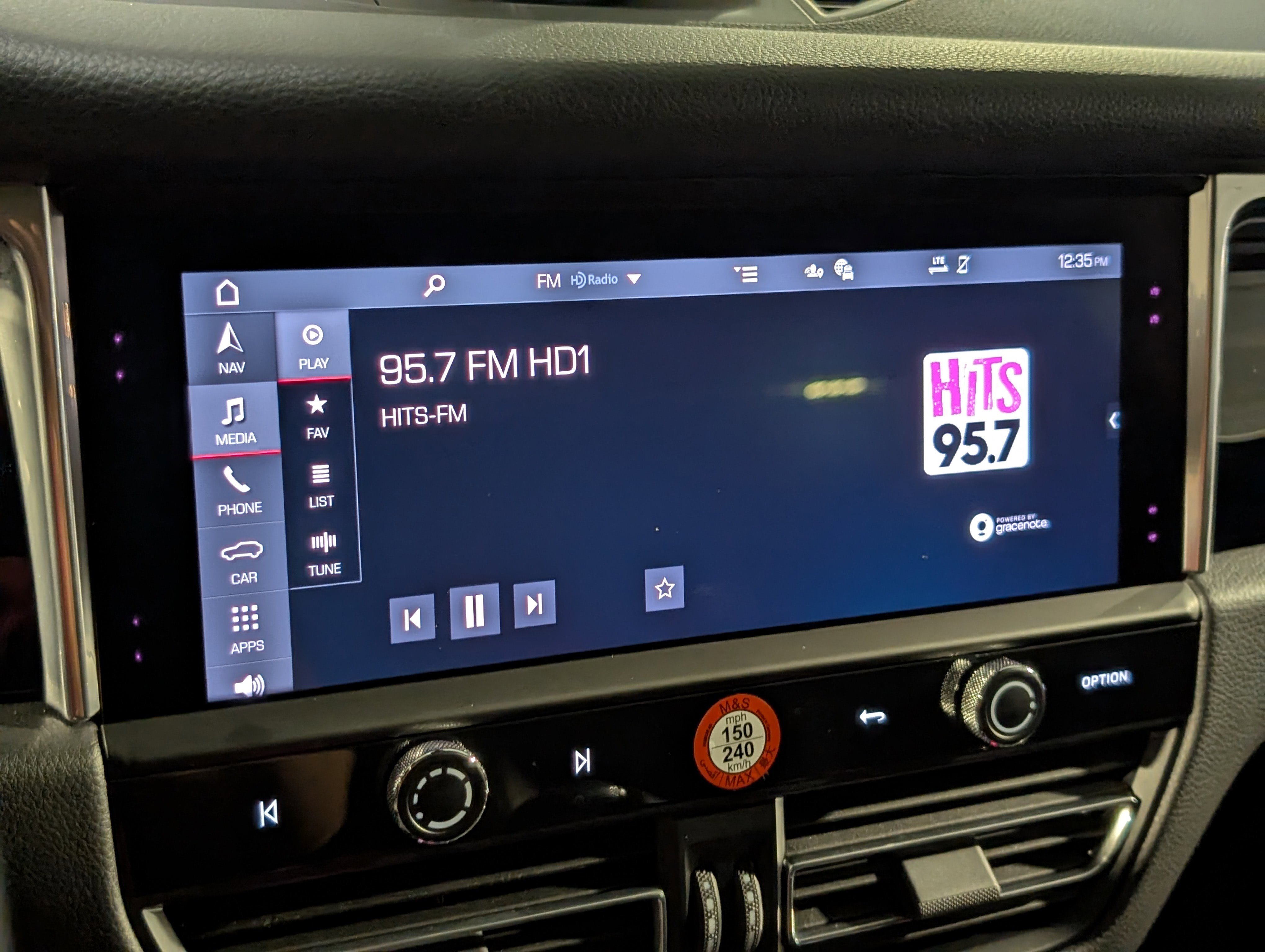 Certified 2025 Porsche Macan image 34