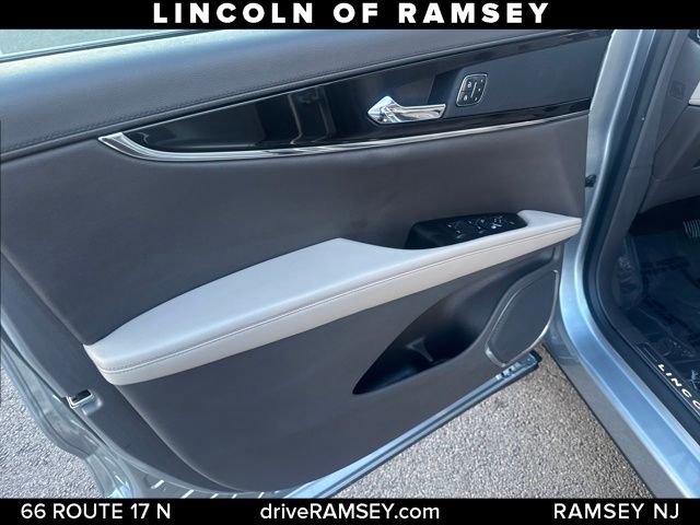 Used 2022 Lincoln Nautilus Reserve image 12