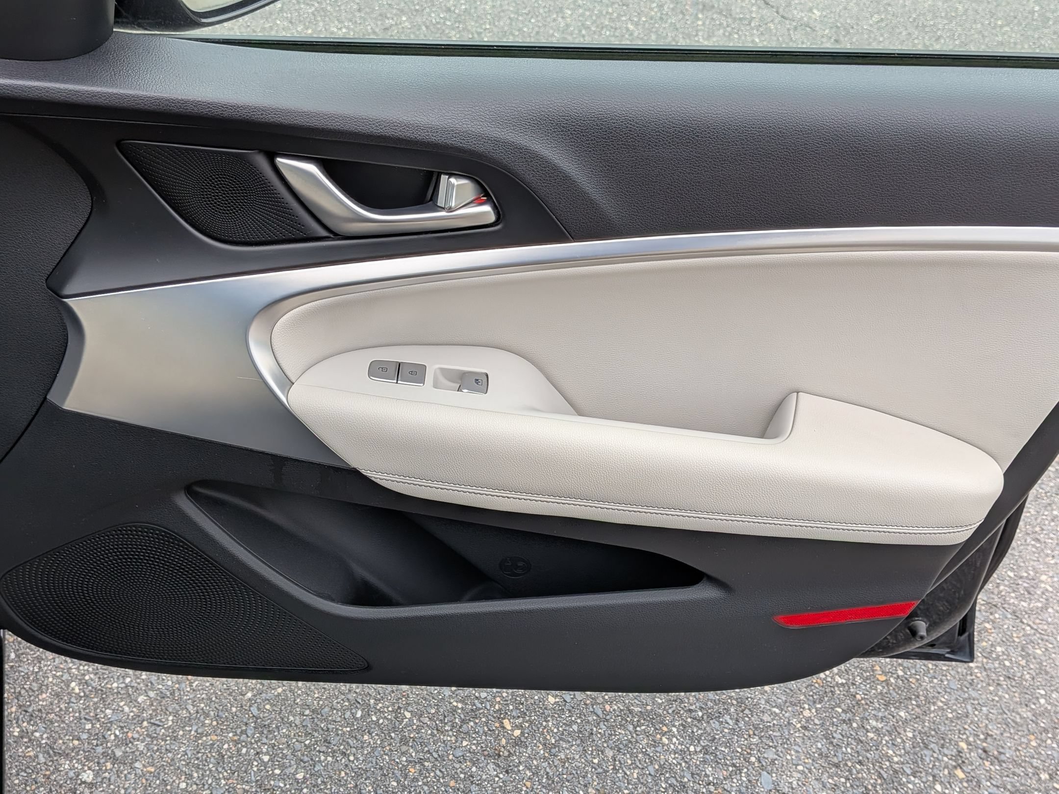 Used 2024 Genesis G70 2.5T RWD image 33