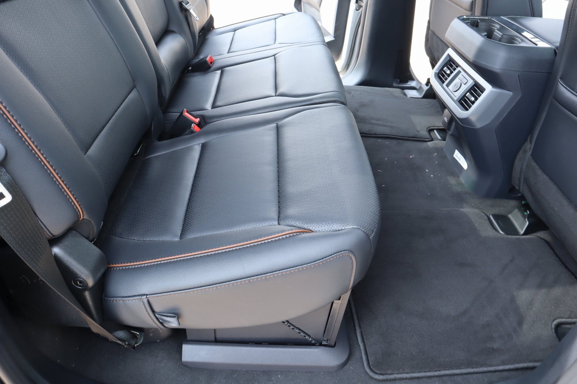 New 2026 Ford F250 Lariat w/ Black Appearance Package image 16