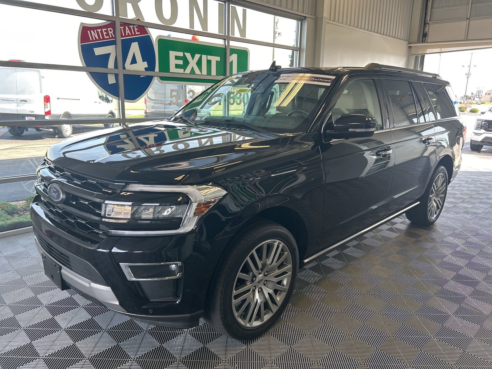 Used 2024 Ford Expedition Max Limited AWD/4WD image 3