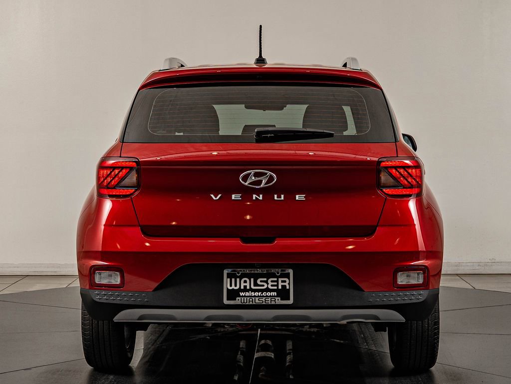 Used 2025 Hyundai Venue Limited FWD image 6