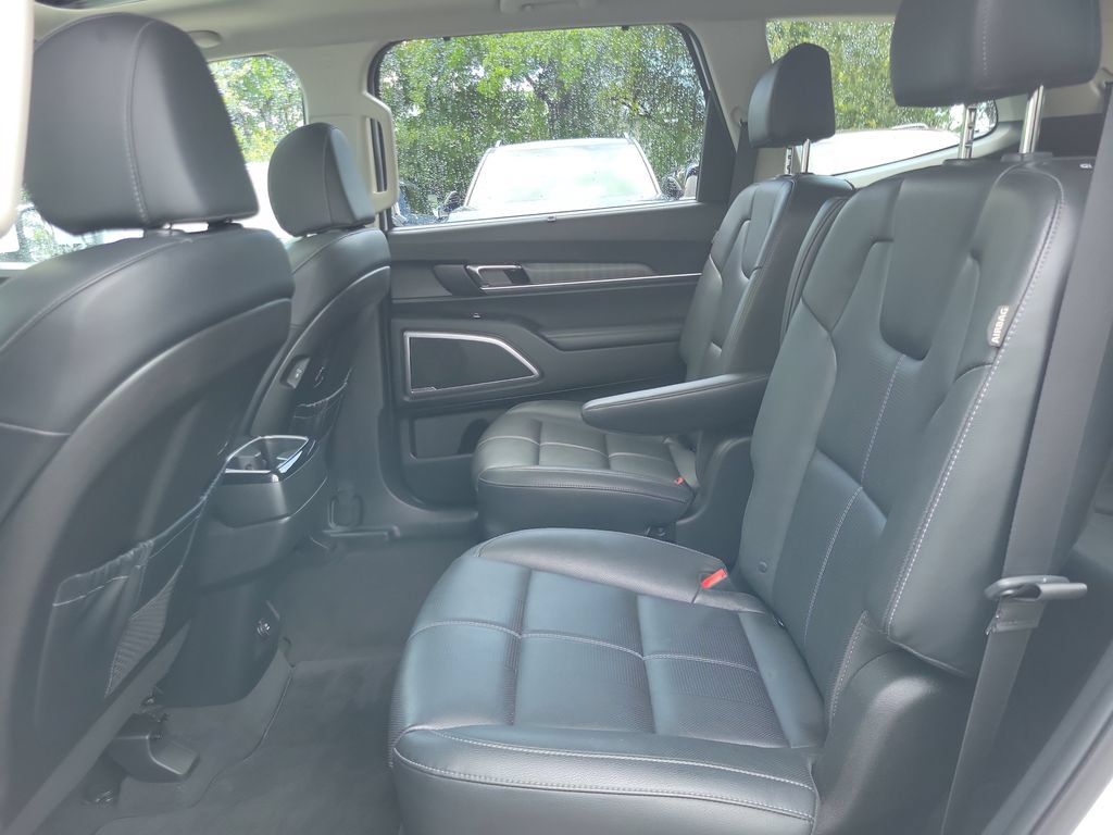 Certified 2024 Kia Telluride EX w/ EX Captain's Chair Package FWD image 15