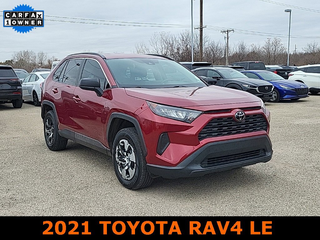 Used 2021 Toyota RAV4 LE image 1