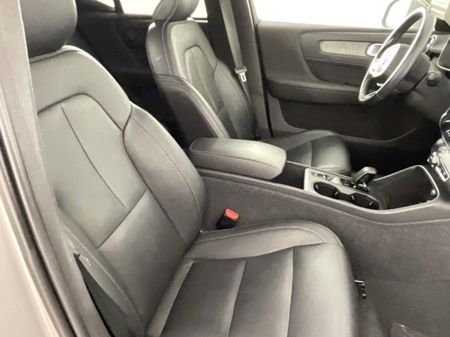 Used 2024 Volvo XC40 B5 Core image 15
