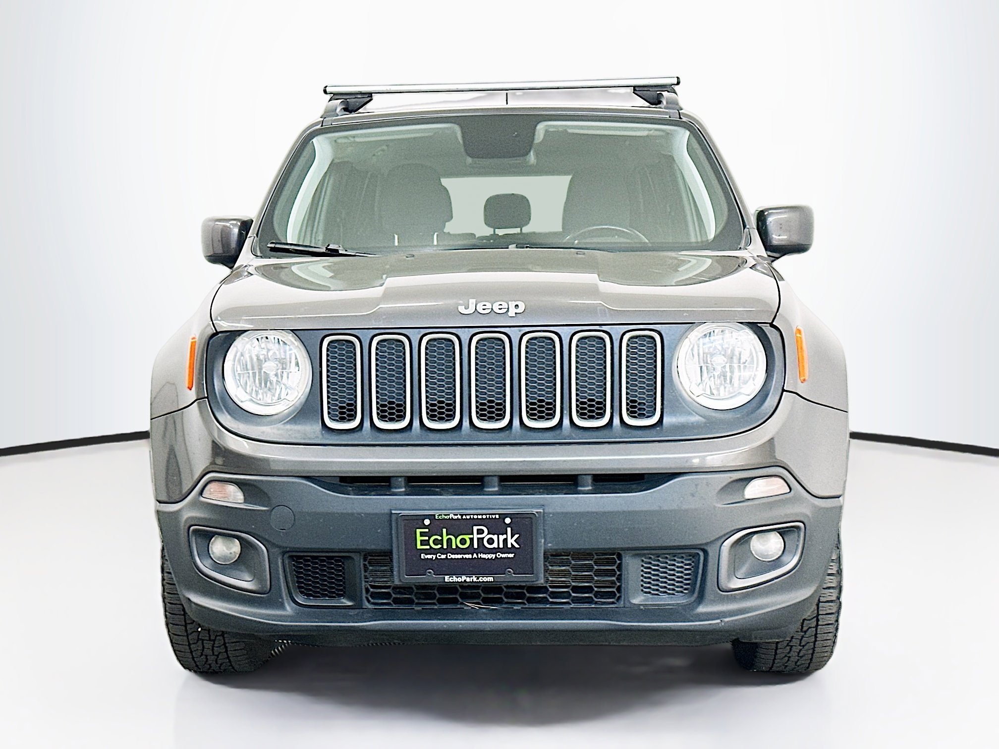 Used 2018 Jeep Renegade Latitude w/ UConnect 8.4 Nav Group AWD/4WD image 2