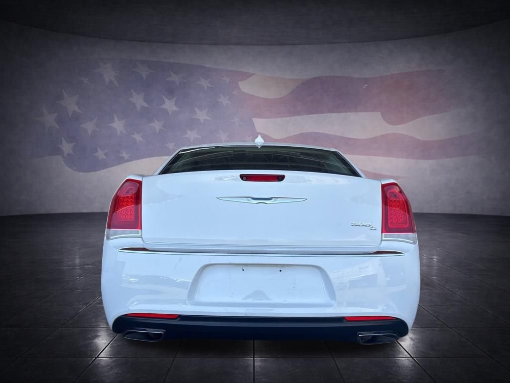 Used 2017 Chrysler 300 C RWD image 4