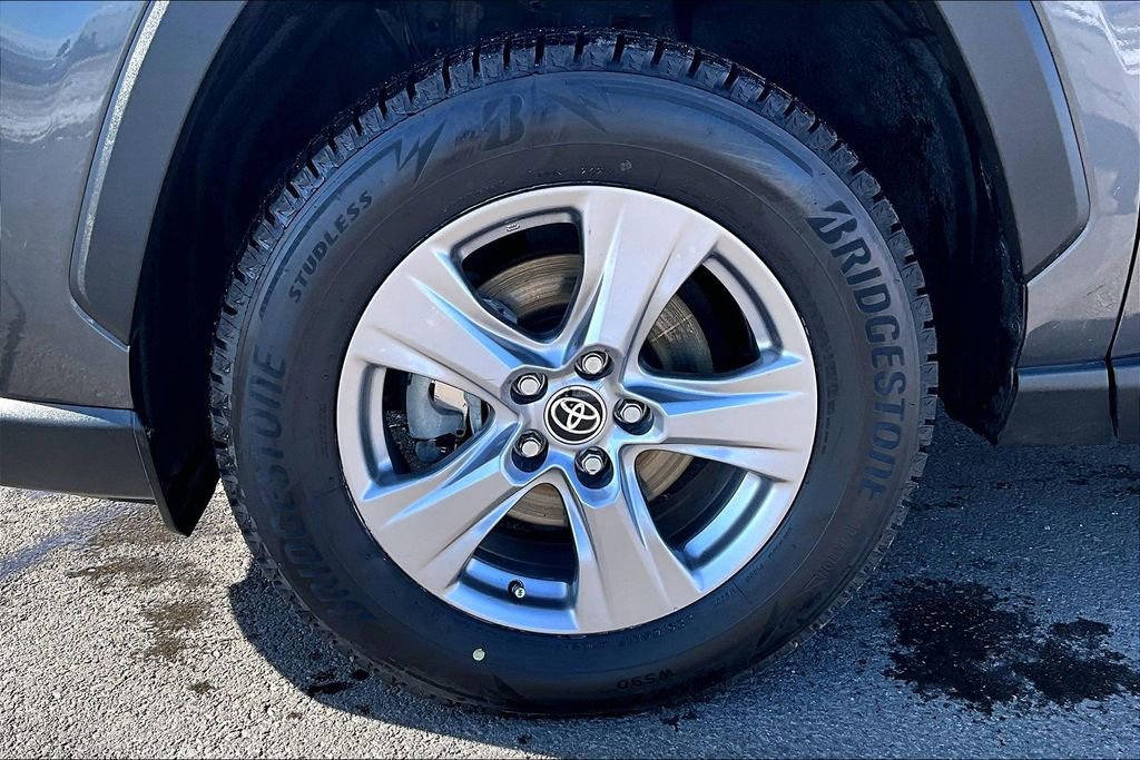 Used 2022 Toyota RAV4 XLE w/ Convenience Package image 9