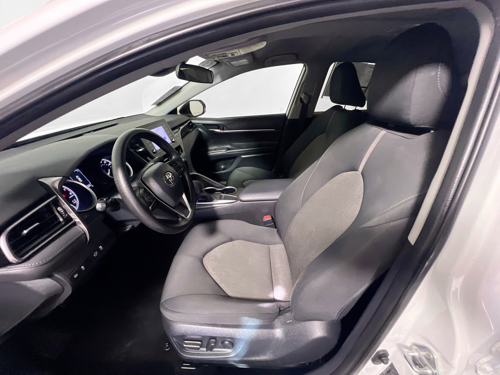 Used 2023 Toyota Camry LE image 14