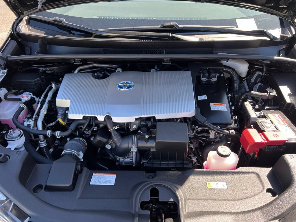 Certified 2022 Toyota Prius LE FWD image 39