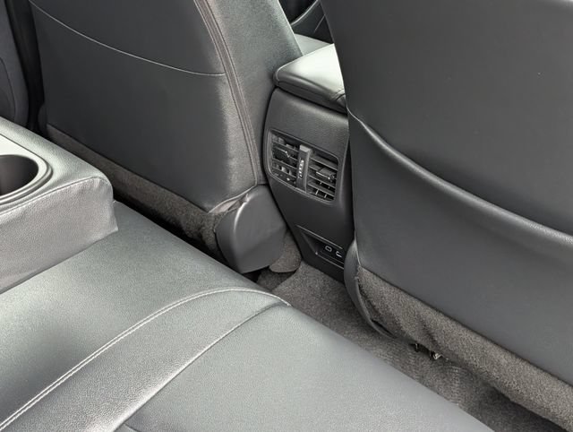 Used 2025 Toyota Corolla Cross XLE w/ Convenience Package FWD image 31