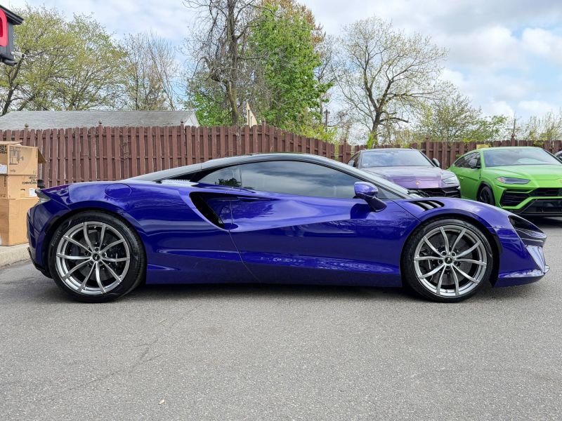 Used 2023 McLaren Artura image 5