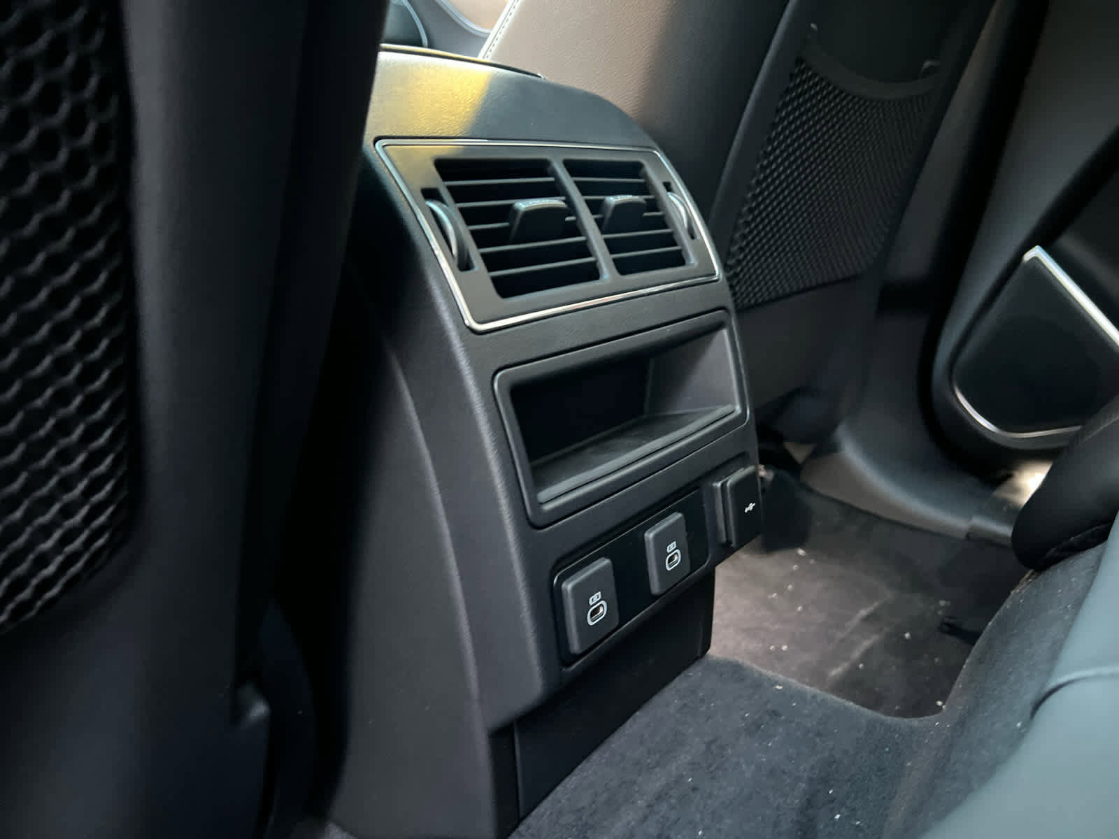 Used 2025 Jaguar F-PACE R-Dynamic S image 17