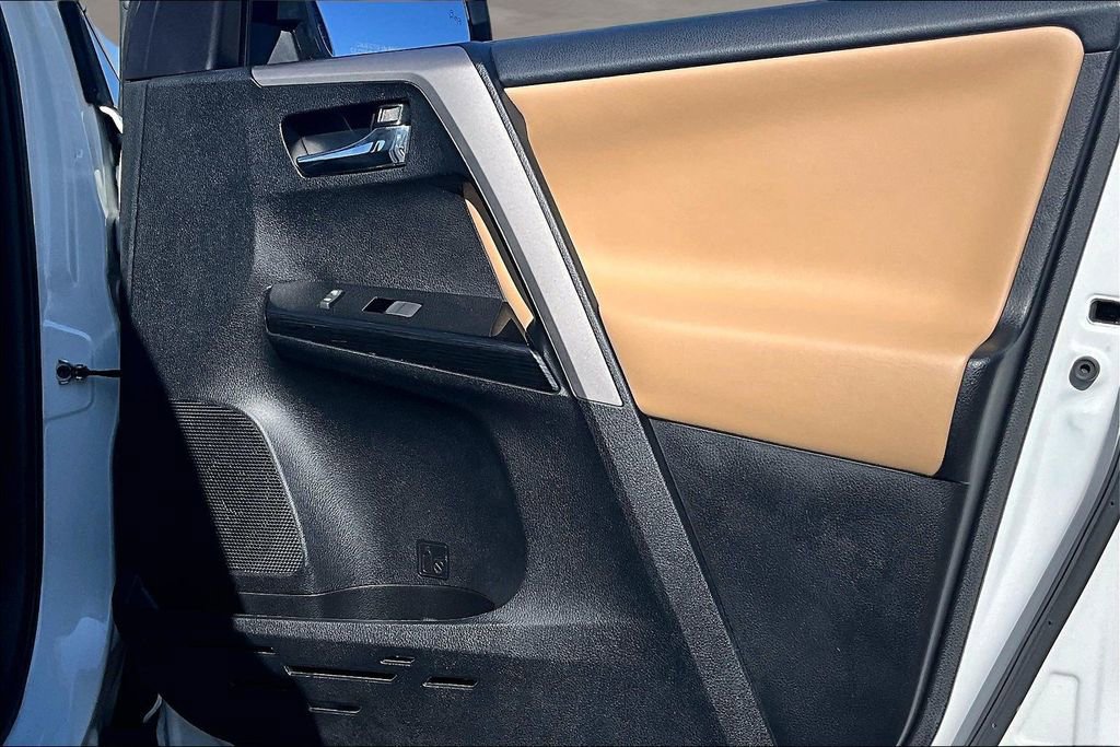 Used 2016 Toyota RAV4 Limited image 27