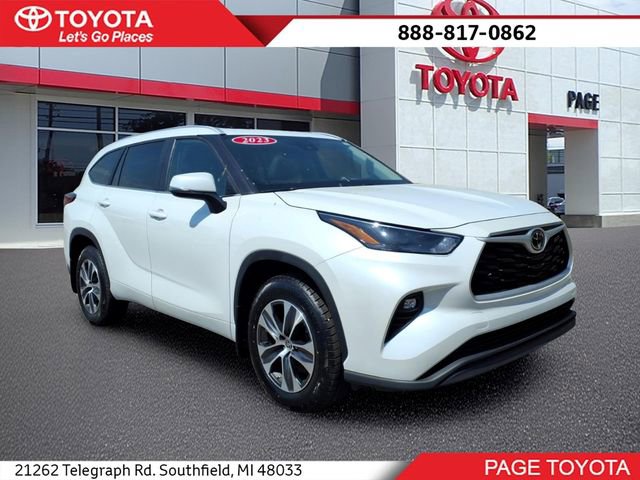 Used 2023 Toyota Highlander XLE AWD/4WD image 1