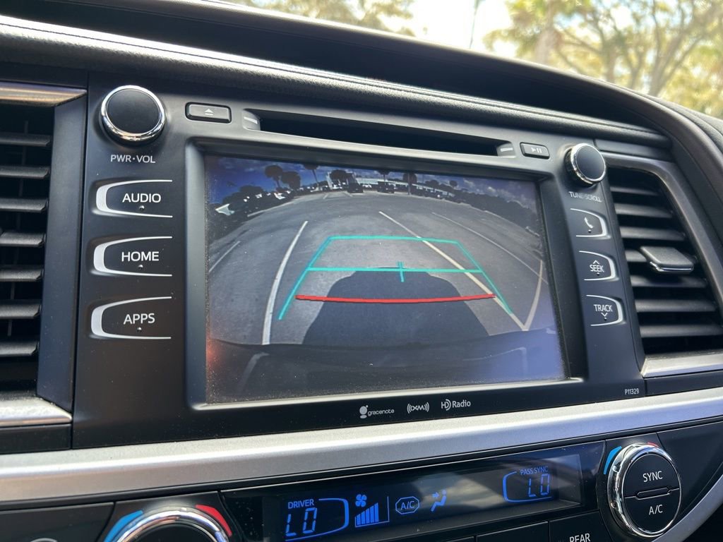 Used 2018 Toyota Highlander Plus FWD image 33