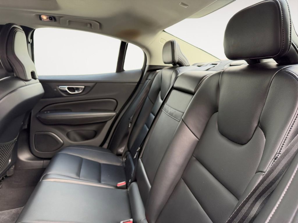 Used 2020 Volvo S60 T5 Momentum image 30