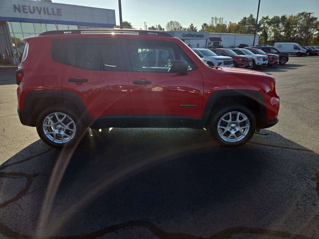 Used 2020 Jeep Renegade Sport w/ Sport Appearance Group AWD/4WD image 3
