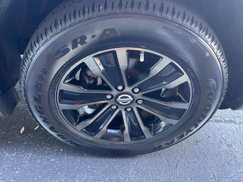 Used 2017 Nissan Armada Platinum image 32