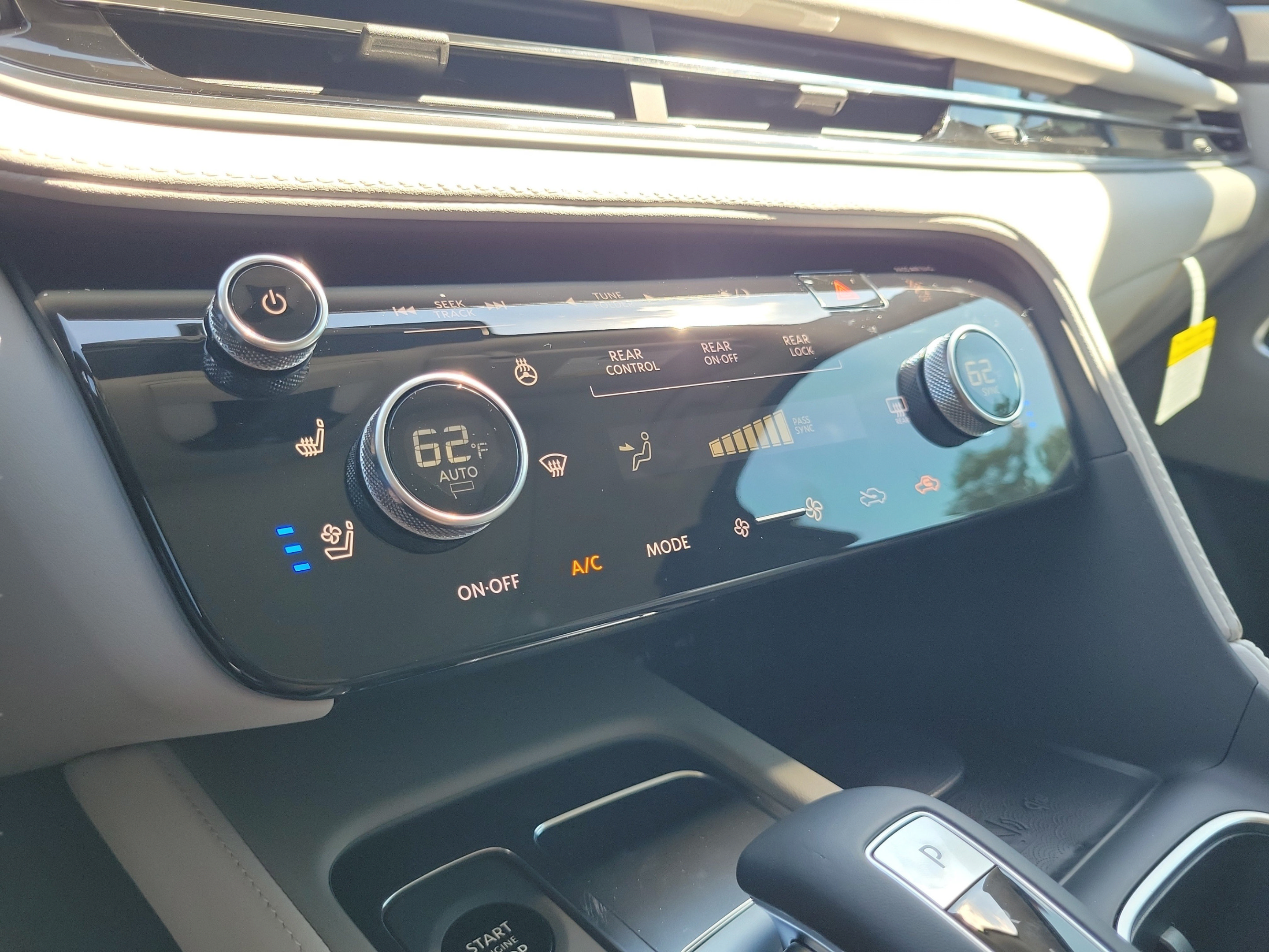 New 2027 INFINITI QX60 Luxe w/ Cargo Package FWD image 16