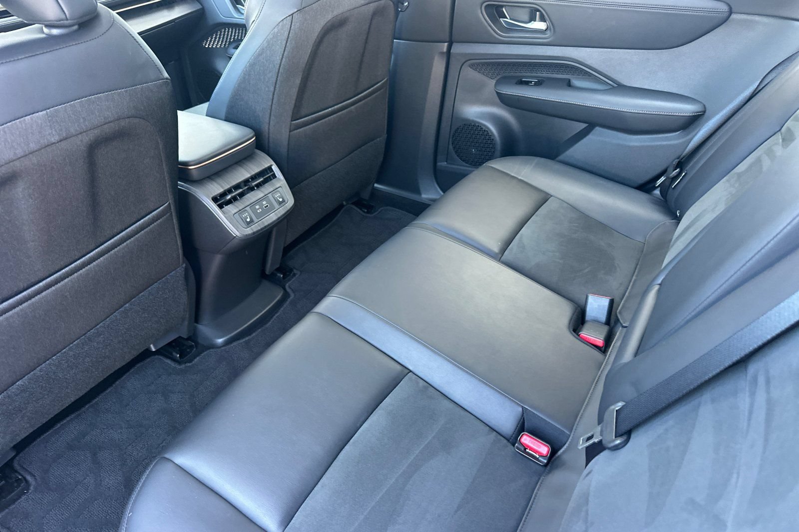 Certified 2024 Nissan Ariya FWD image 13