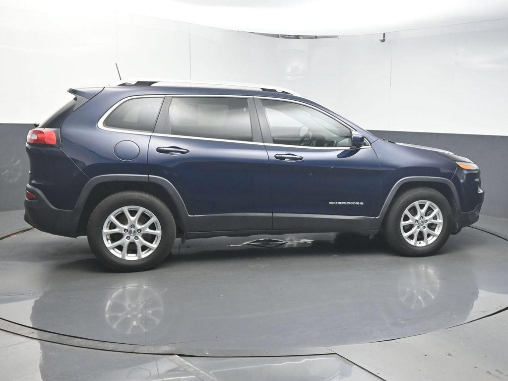 Used 2016 Jeep Cherokee Latitude w/ Safety/Convenience Group AWD/4WD image 8