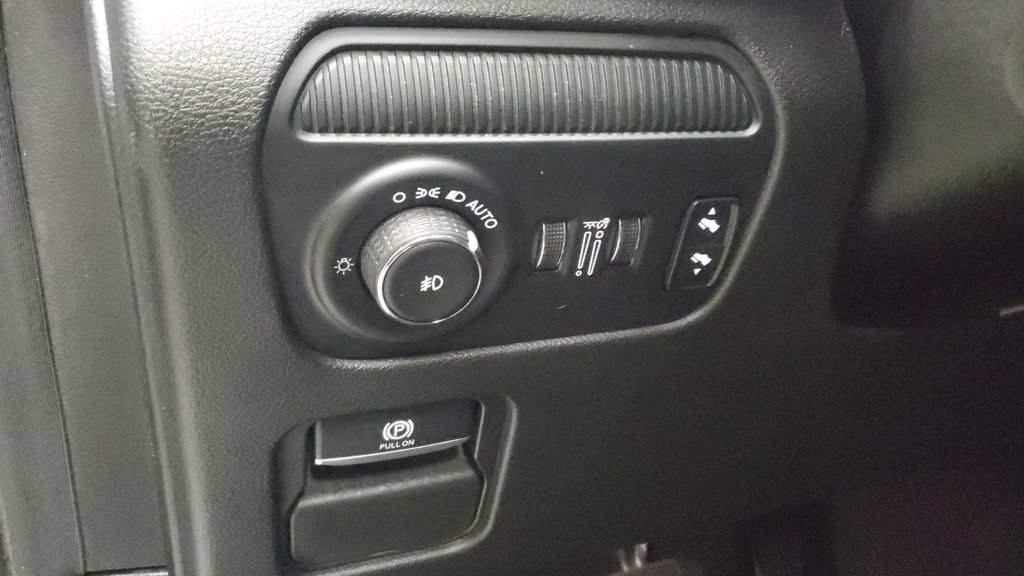 Used 2024 Jeep Wagoneer L Series II w/ Flexible Seating Group RWD image 26