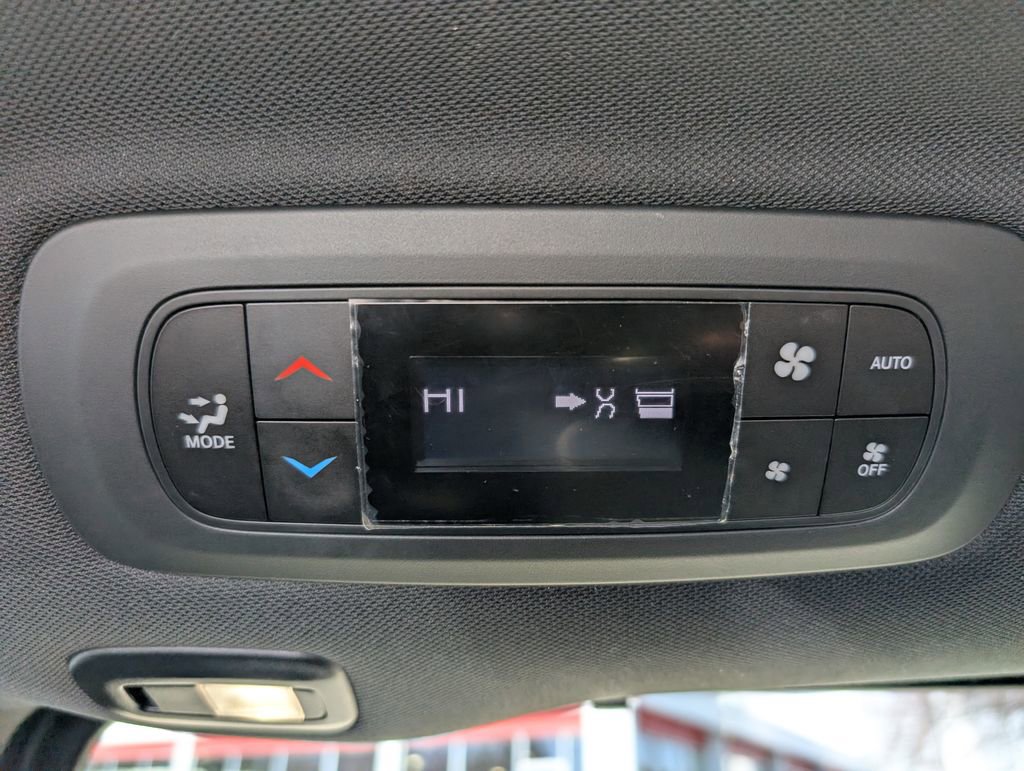 Used 2020 Chrysler Pacifica Limited w/ Advanced Safetytec Group FWD image 24