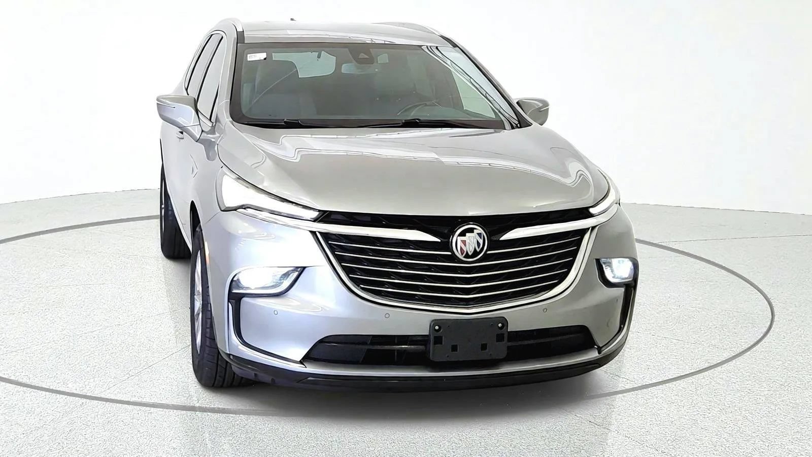 Used 2023 Buick Enclave Essence AWD/4WD image 2