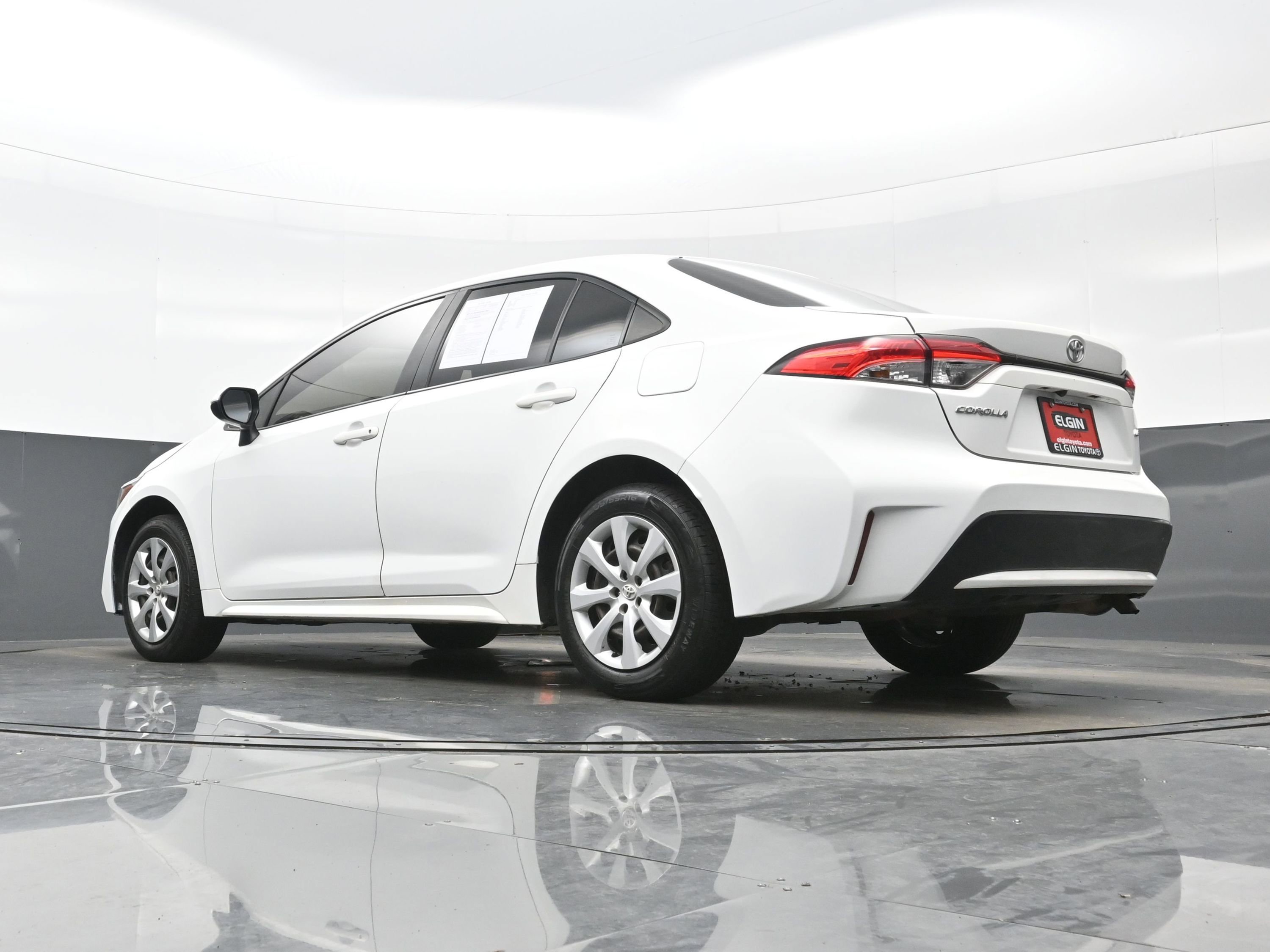Used 2022 Toyota Corolla LE FWD image 28