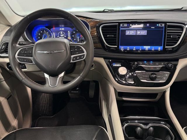 Used 2022 Chrysler Pacifica Limited image 15
