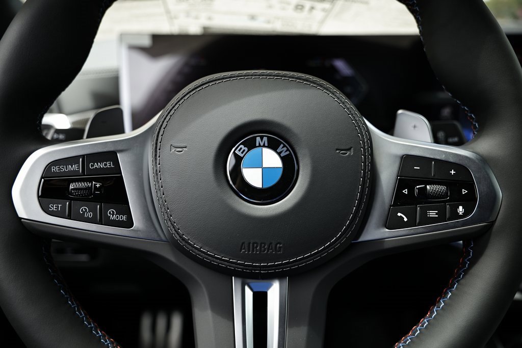 New 2026 BMW X7 M60i w/ M Sport Professional Package image 32
