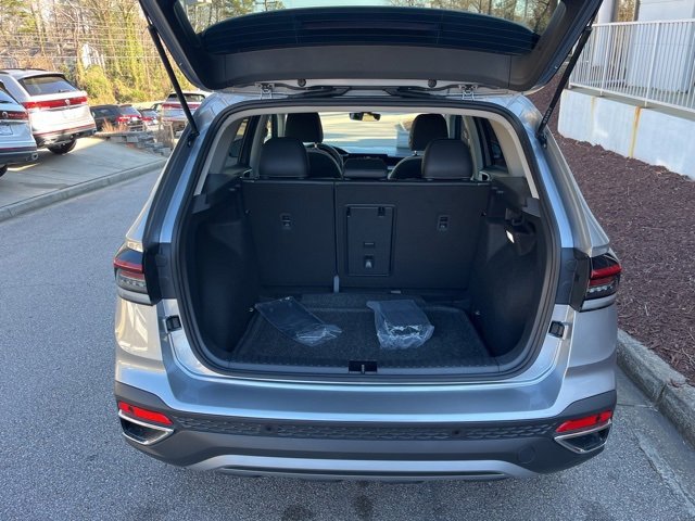 New 2026 Volkswagen Taos SE image 24