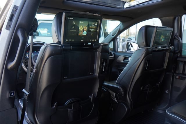 Used 2021 Chrysler Pacifica Limited w/ Uconnect Theater Family Group FWD image 27