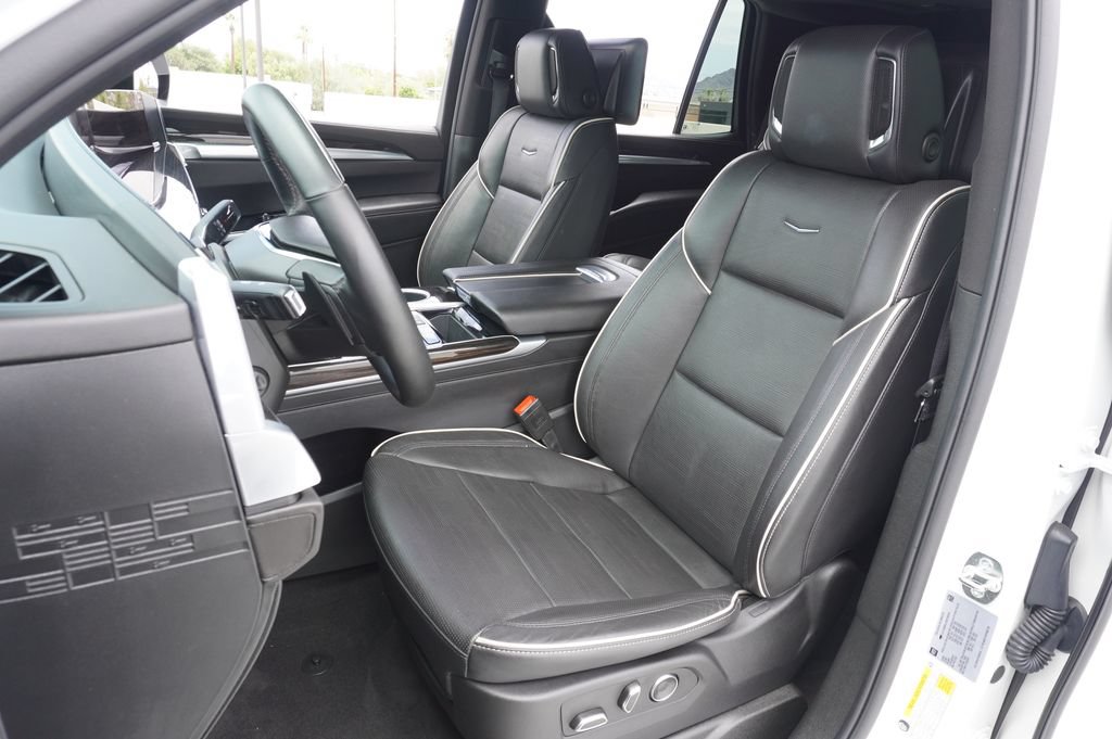 Certified 2025 Cadillac Escalade Premium Luxury AWD/4WD image 15