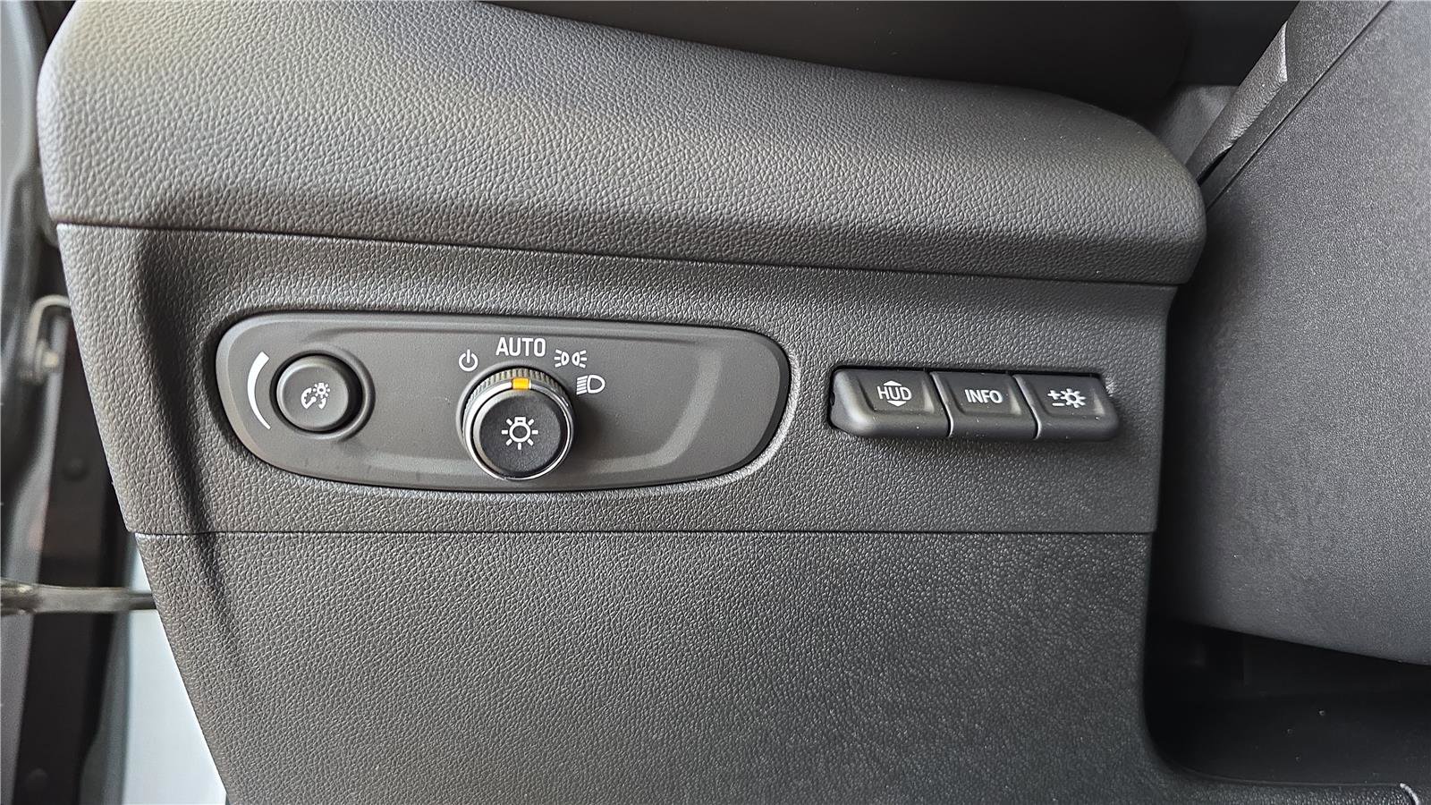 Used 2023 Buick Envision Avenir image 25