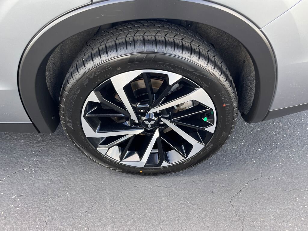 Used 2024 Mitsubishi Outlander SE image 25