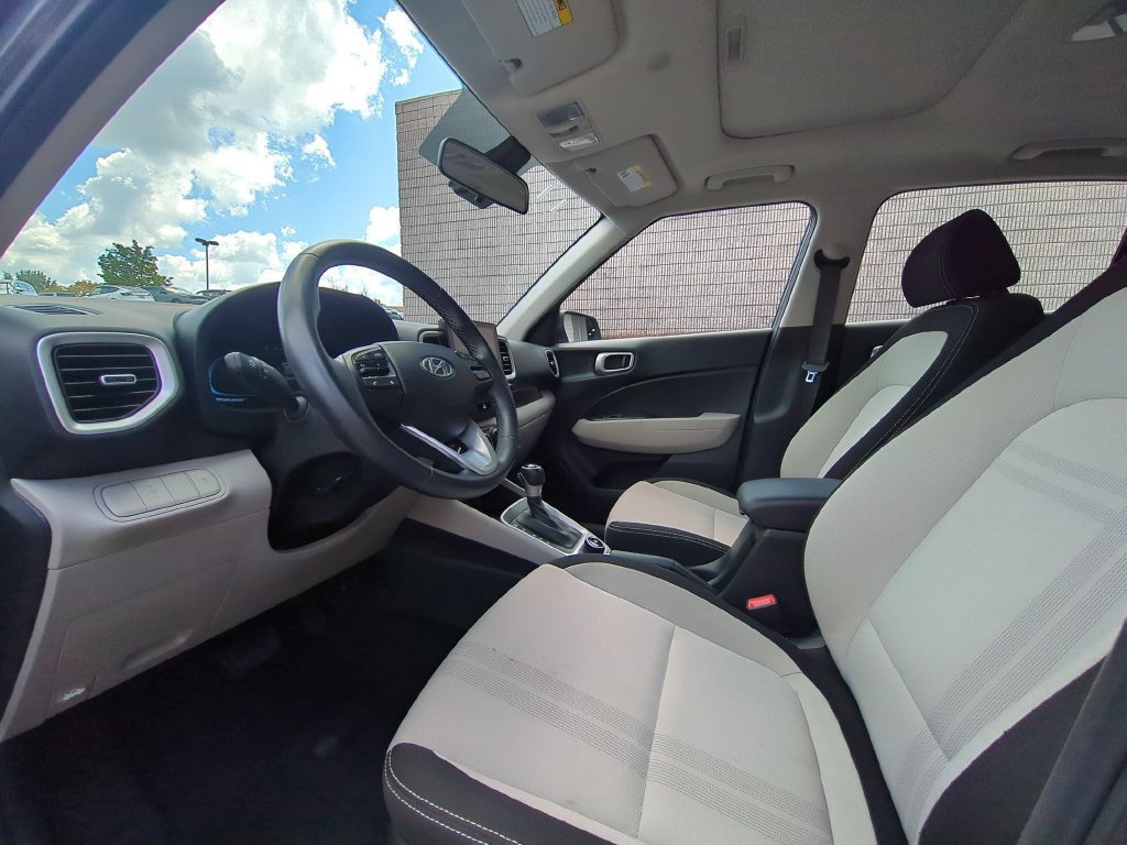 Used 2025 Hyundai Venue SEL FWD image 15