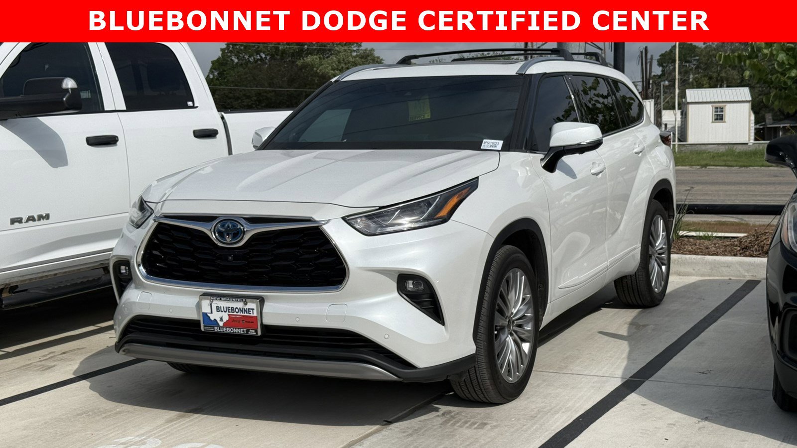 Used 2023 Toyota Highlander Platinum FWD image 11