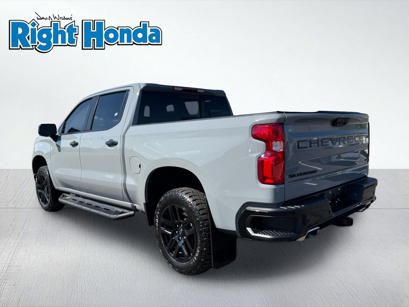 Used 2024 Chevrolet Silverado 1500 LT Trail Boss w/ Convenience Package II AWD/4WD image 4