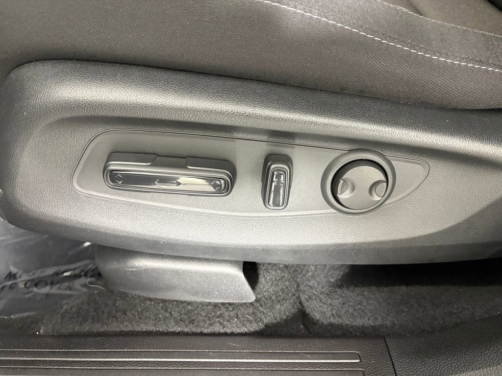Used 2025 Honda CR-V EX image 15
