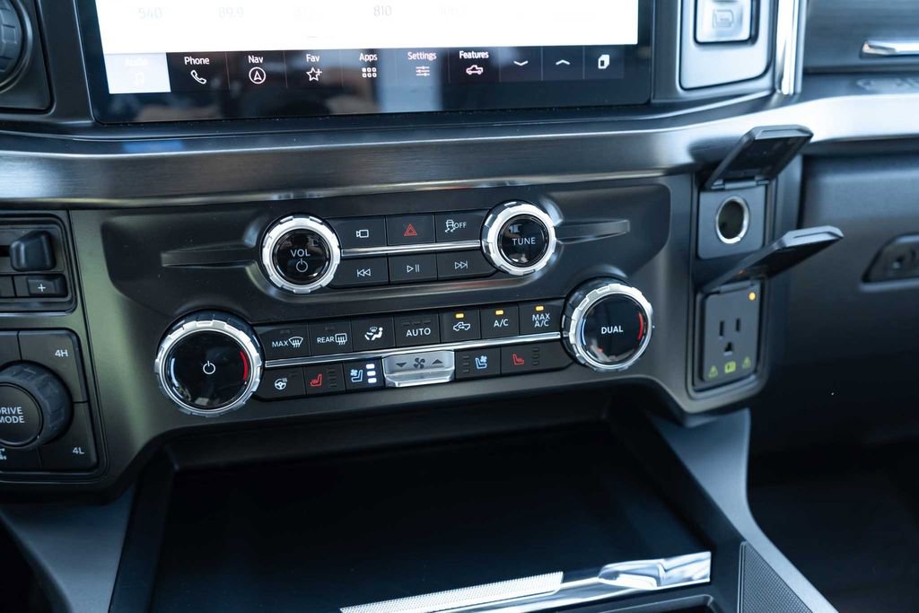 New 2026 Ford F250 Lariat w/ Black Appearance Package image 17