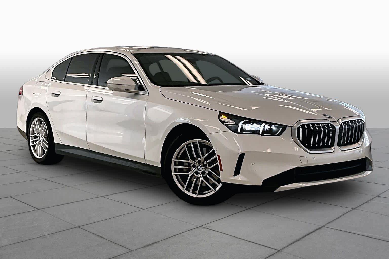 Used 2024 BMW 530i w/ Convenience Package RWD image 2