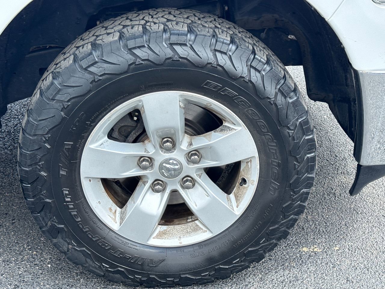 Used 2019 RAM 1500 Classic SLT w/ Luxury Group image 9