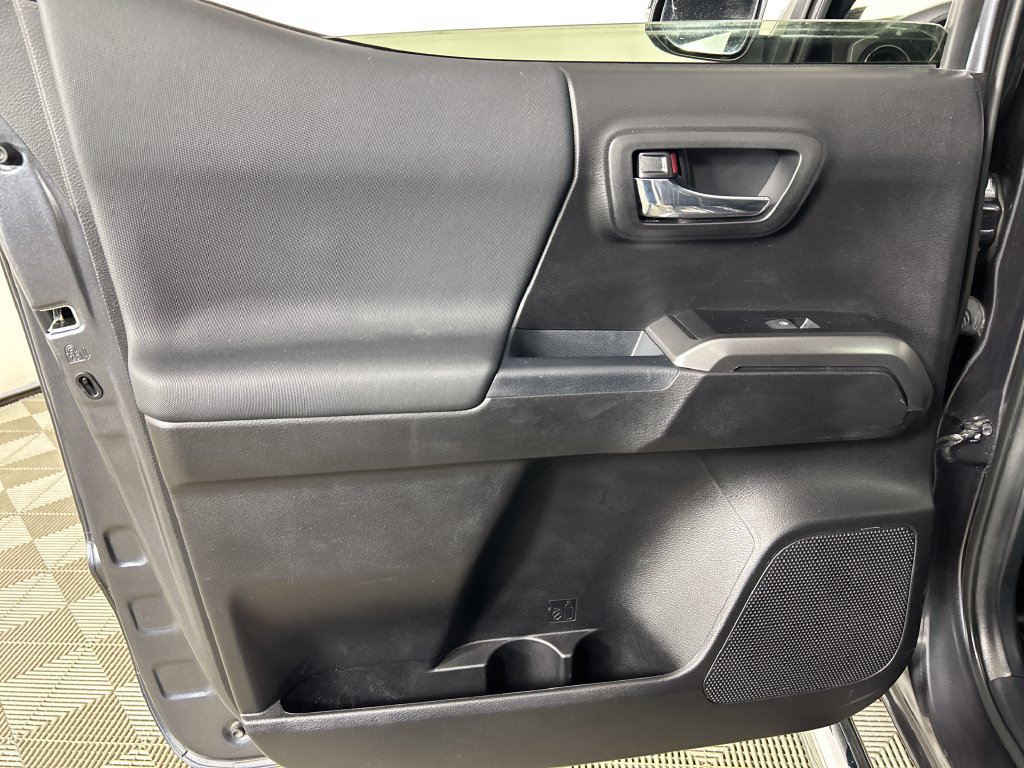 Used 2021 Toyota Tacoma TRD Off-Road AWD/4WD image 17