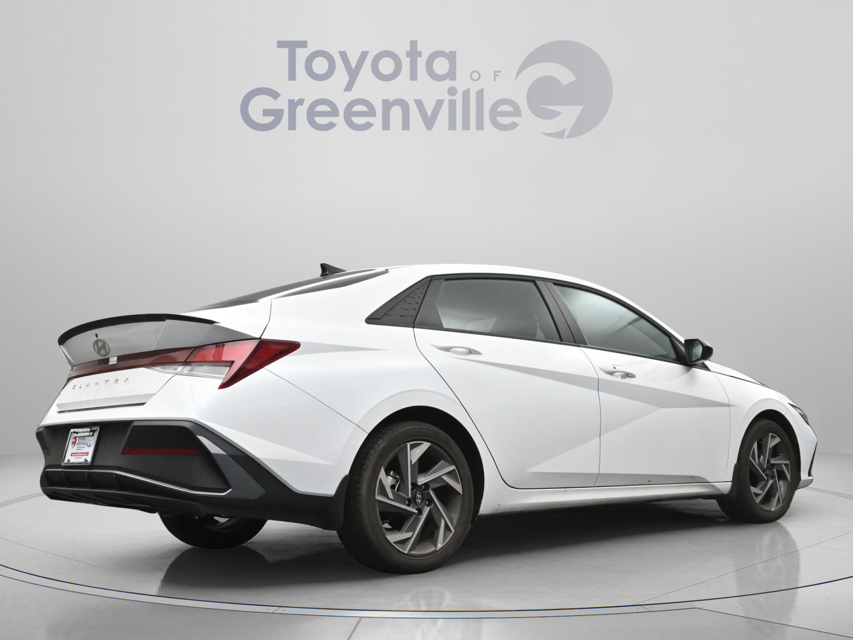Used 2025 Hyundai Elantra Sport FWD image 14